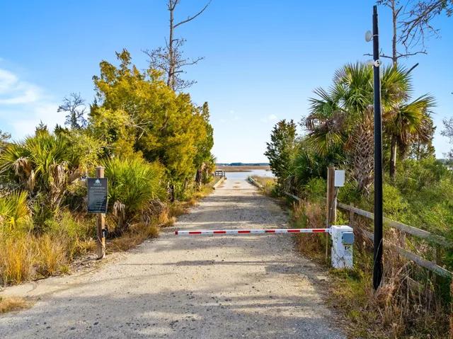 $890,000 | 122 Tidewater Way, Wando, SC 29492