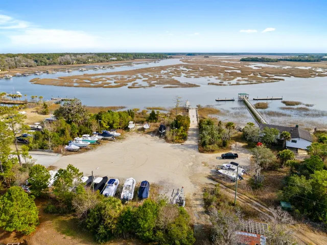 $890,000 | 122 Tidewater Way, Wando, SC 29492