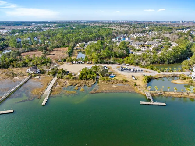 $890,000 | 122 Tidewater Way, Wando, SC 29492