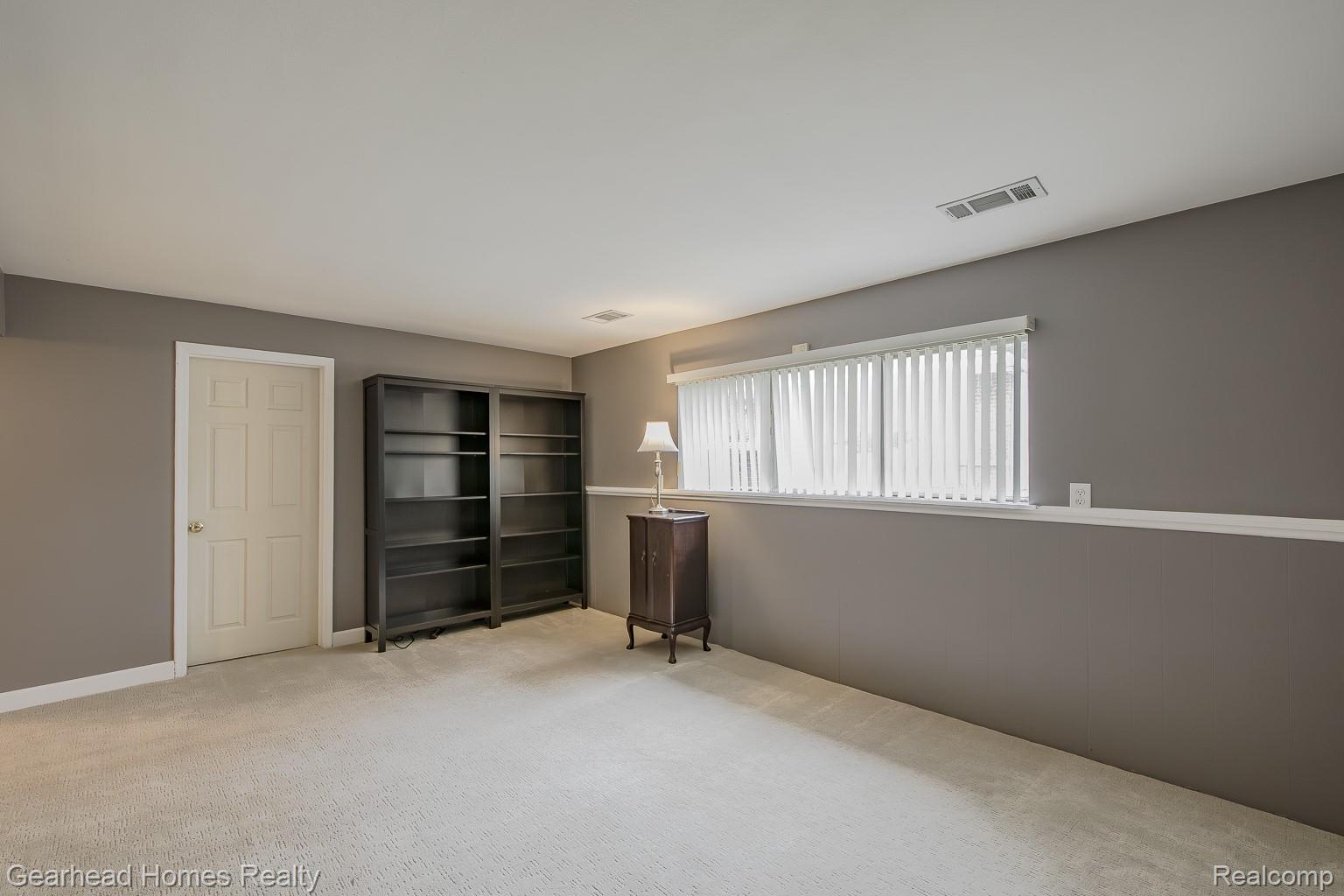 3356 Harding Street Dearborn, MI 48124 - Photo 34 of 48 35.jpg