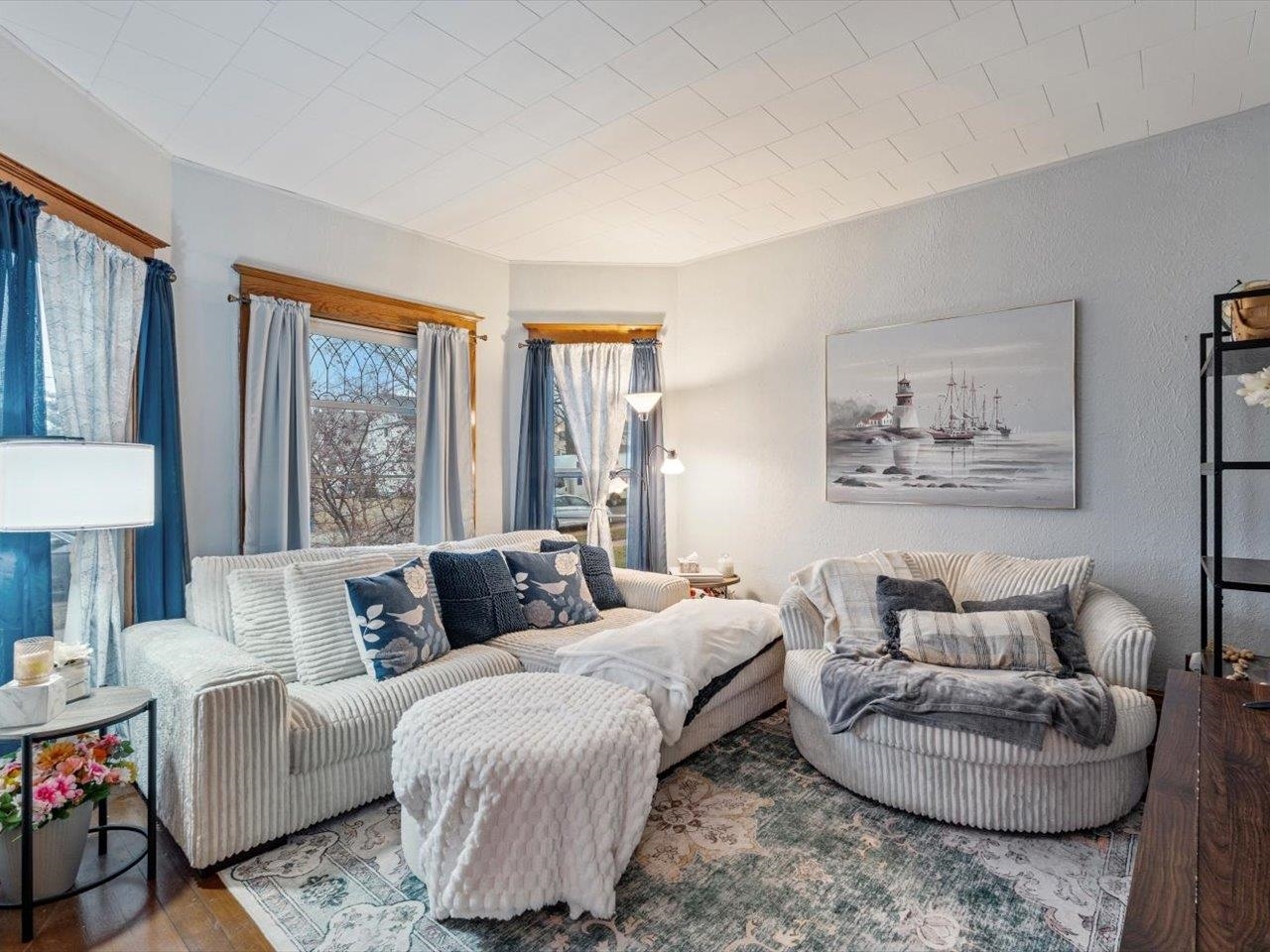517 12th Street Dewitt, IA 52742 - Photo 29 of 40 a living room with furniture and a large window