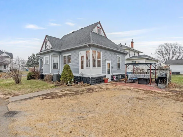 $187,500 | 517 12th Street, Dewitt, IA 52742