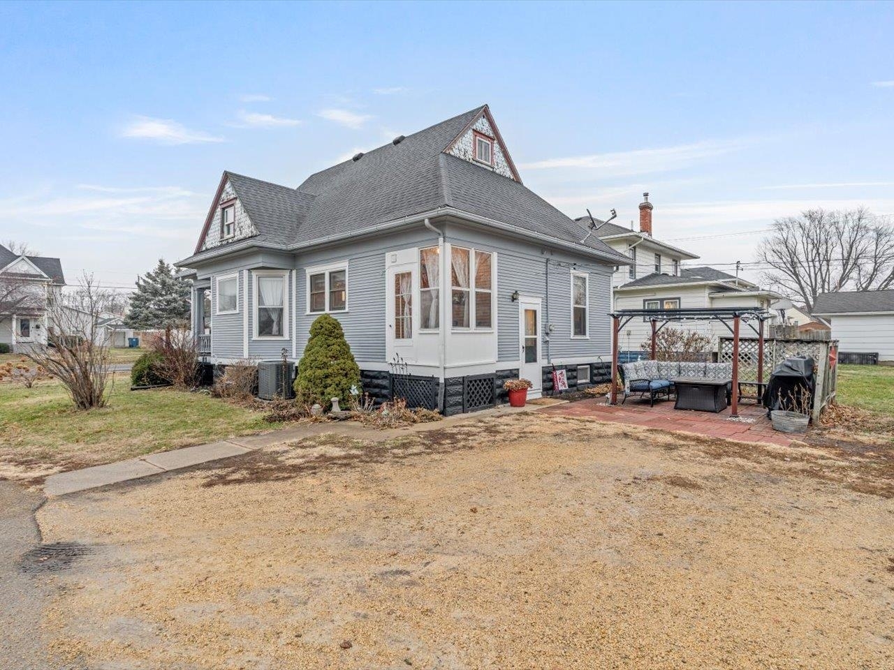 517 12th Street Dewitt, IA 52742 - Photo 7 of 40 a front view of a house with a yard