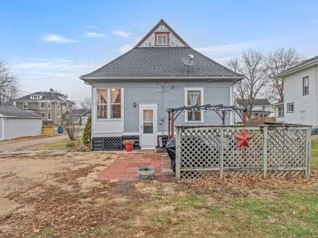 $187,500 | 517 12th Street, Dewitt, IA 52742