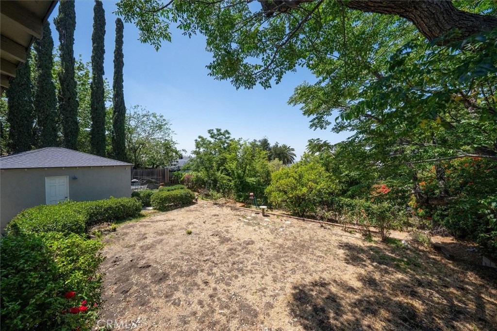 10439 Pinyon Avenue Tujunga, CA 91042 - Photo 13 of 39