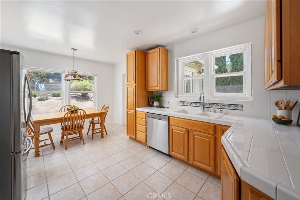 10439 Pinyon Avenue Tujunga, CA 91042 - Photo 15 of 39