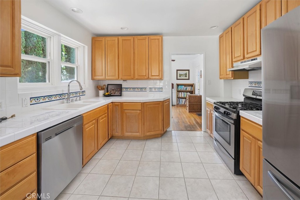 10439 Pinyon Avenue Tujunga, CA 91042 - Photo 19 of 39