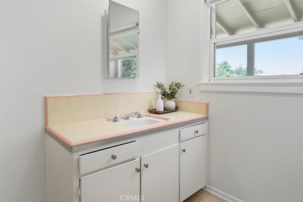 10439 Pinyon Avenue Tujunga, CA 91042 - Photo 26 of 39