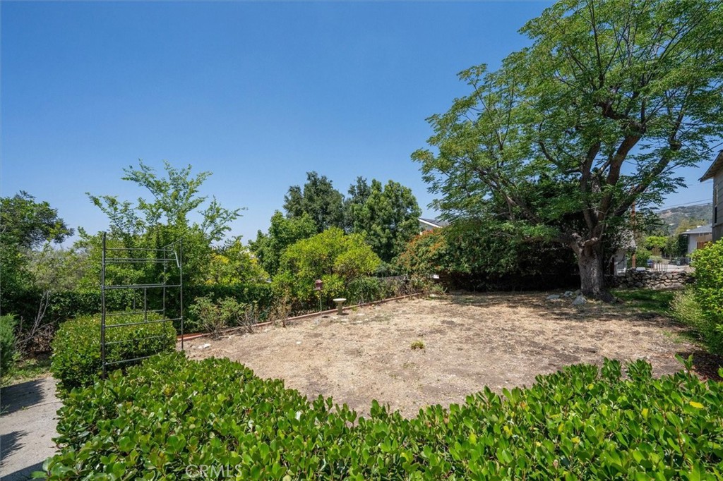 10439 Pinyon Avenue Tujunga, CA 91042 - Photo 32 of 39