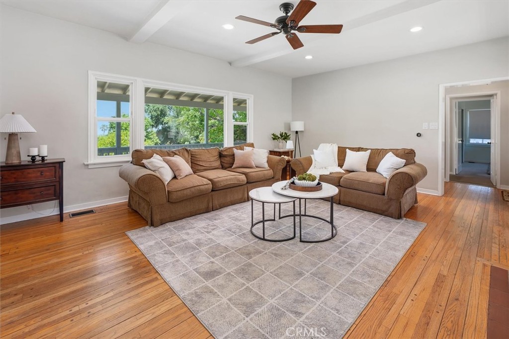10439 Pinyon Avenue Tujunga, CA 91042 - Photo 7 of 39