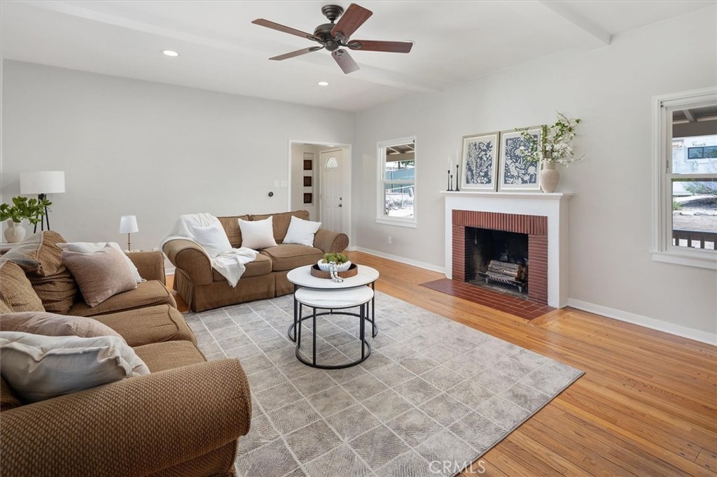 10439 Pinyon Avenue Tujunga, CA 91042 - Photo 8 of 39