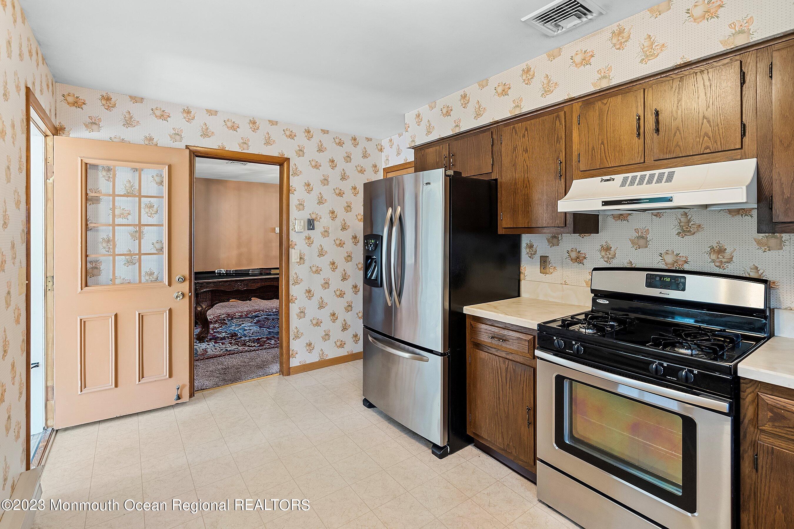 19 Coventry Road Toms River, NJ 08757 - Photo 9 of 24 Kitchen