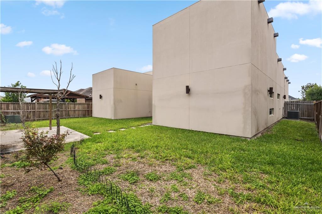 1342 Patsy Cline Drive Edinburg, TX 78541 - Photo 18 of 18 a view of a backyard with potted plants