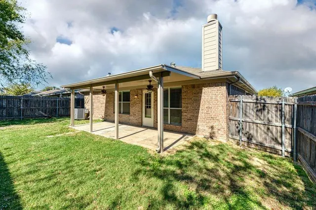 a view of house with yard