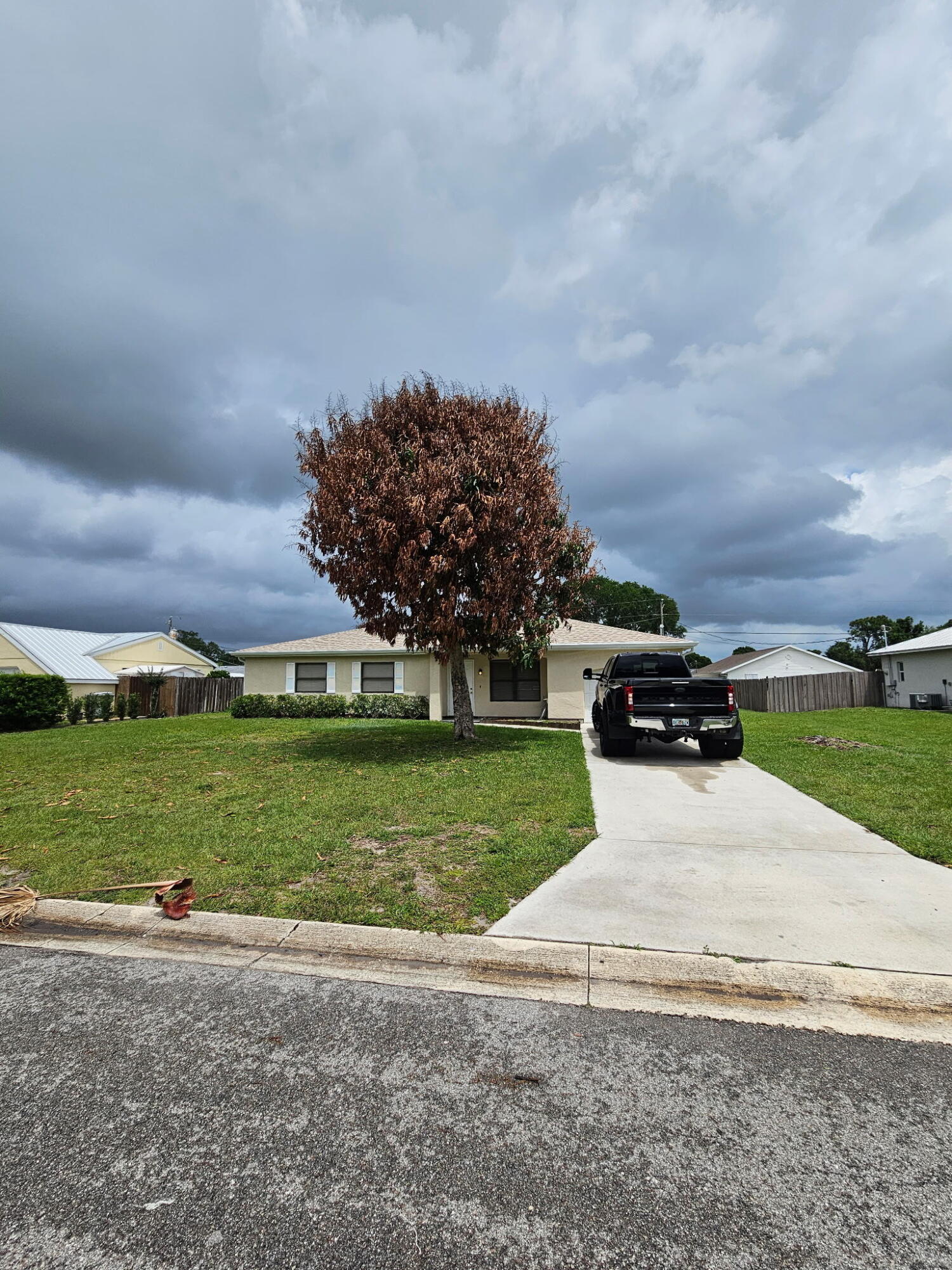 674 Southwest 25th Street Southwest Vero Beach, FL 32962 - Photo 1 of 10 3516
