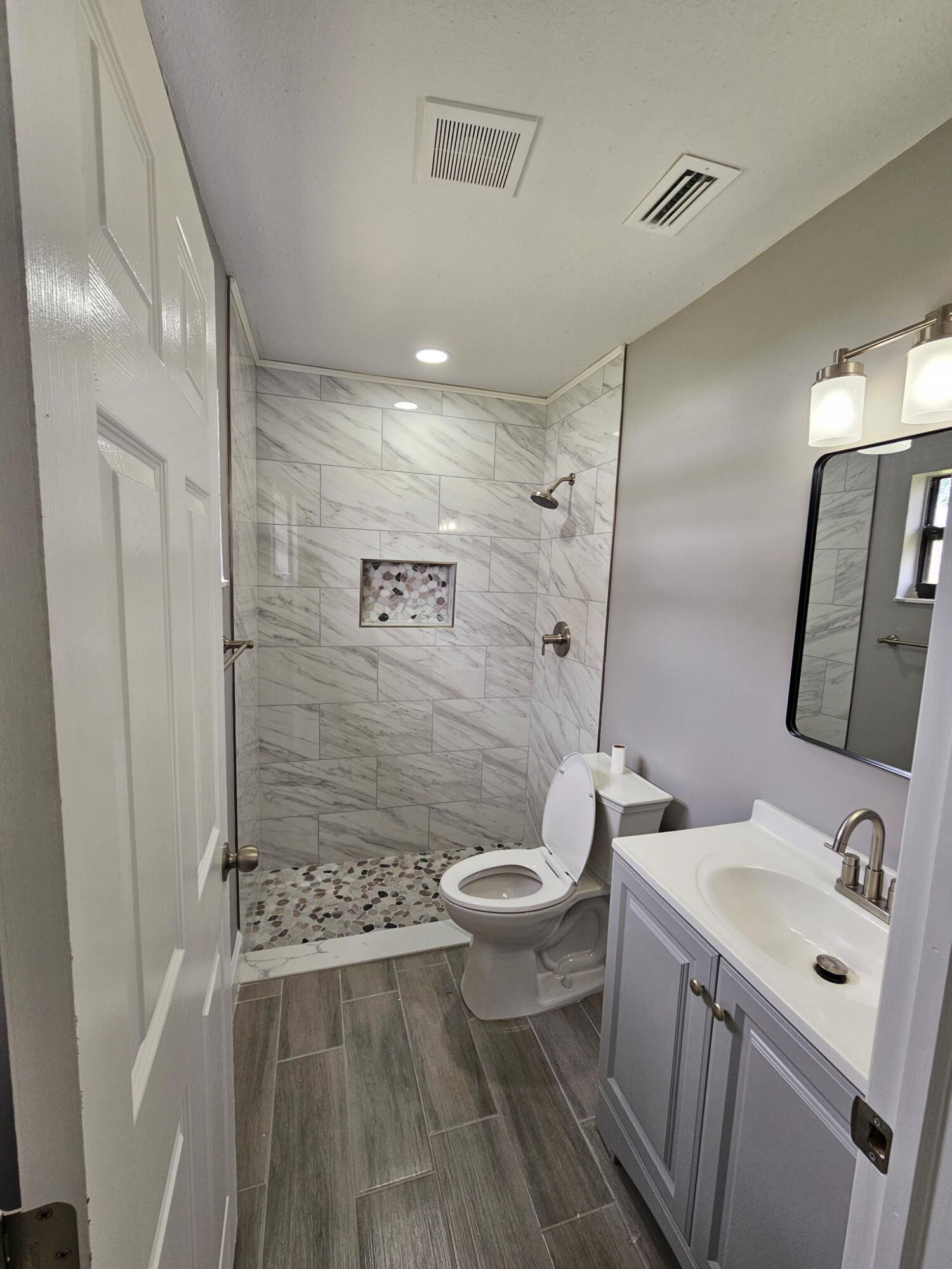 674 Southwest 25th Street Southwest Vero Beach, FL 32962 - Photo 6 of 10 3512