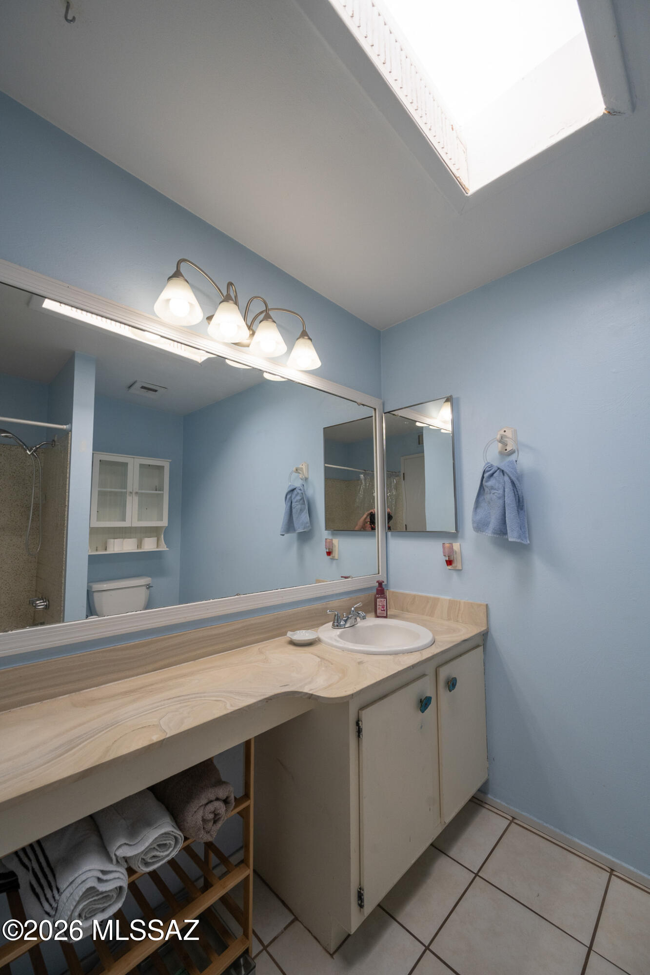 7749 East Pima Street Tucson, AZ 85715 - Photo 12 of 21 Hall bath rm DSC_4736