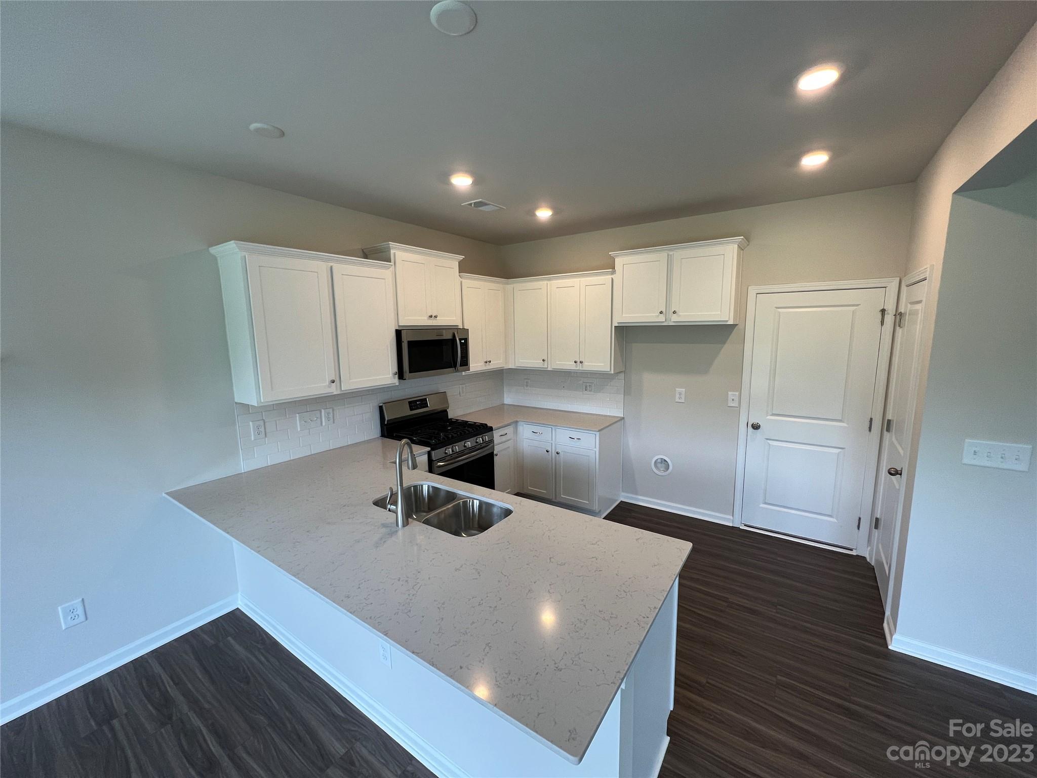 15705 Capps Road, Unit BW46 Charlotte, NC 28278 - Photo 3 of 13 Gallery Image 3