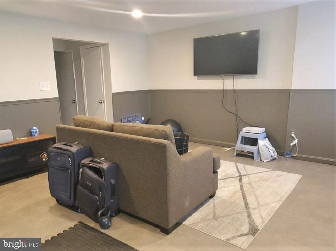 1479 Casino Circle Silver Spring, MD 20906 - Photo 16 of 24 a living room with furniture