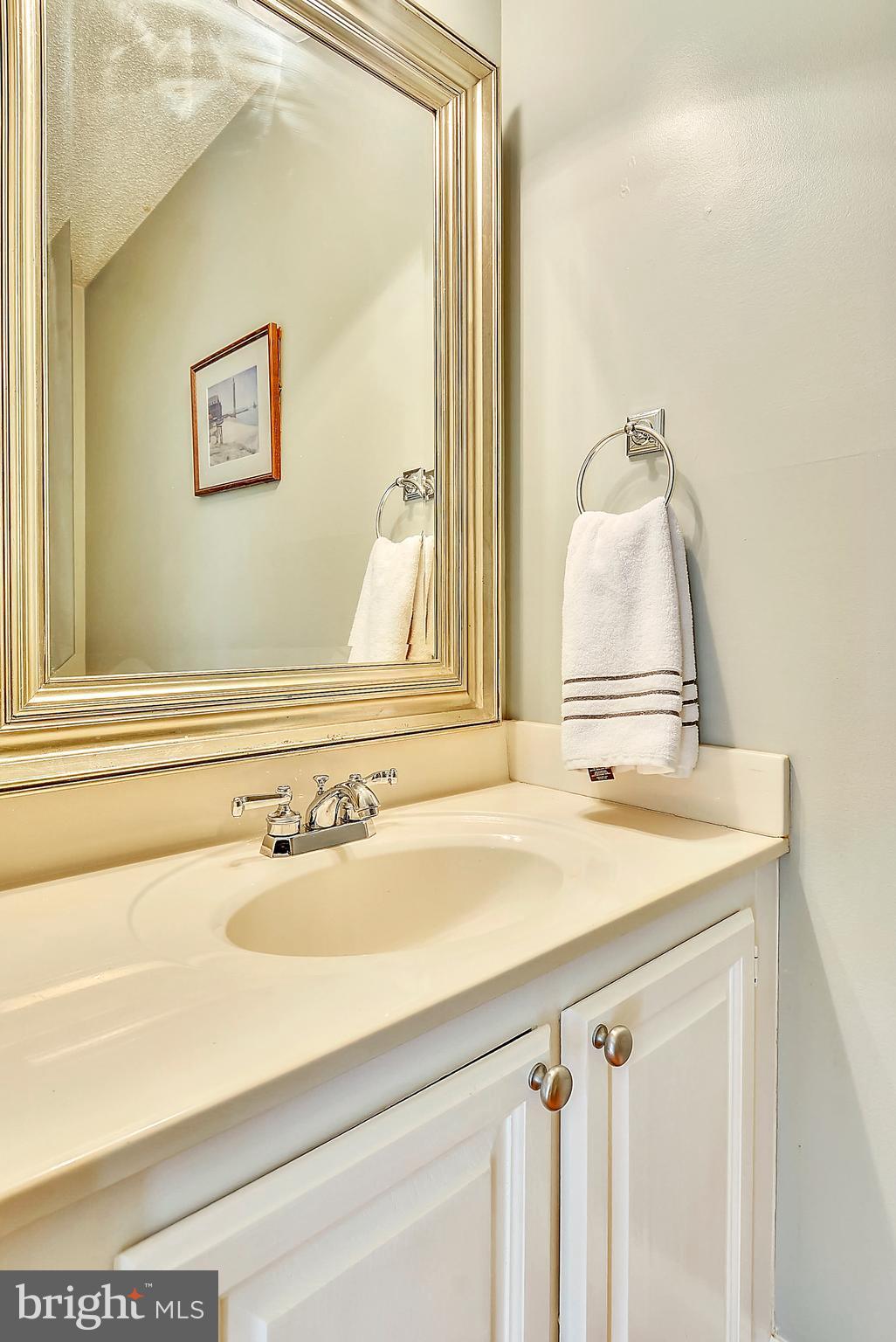 1417 Newport Spring Court Reston, VA 20194 - Photo 11 of 26 Main Level Powder Room