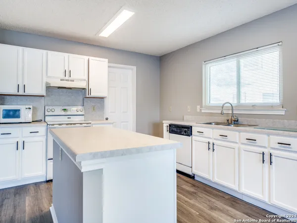 $330,000 | 12127 Branding Point, Helotes, TX 78023