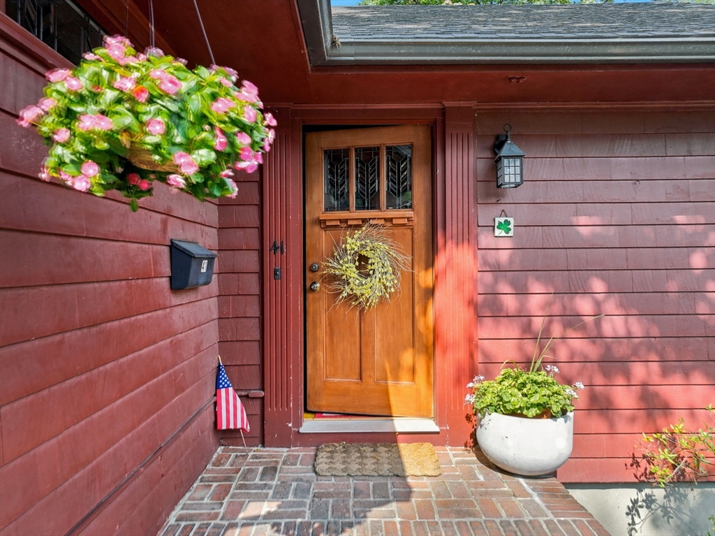 41 Brook Street Wakefield, MA 01880 - Photo 4 of 42 Gallery Image 4