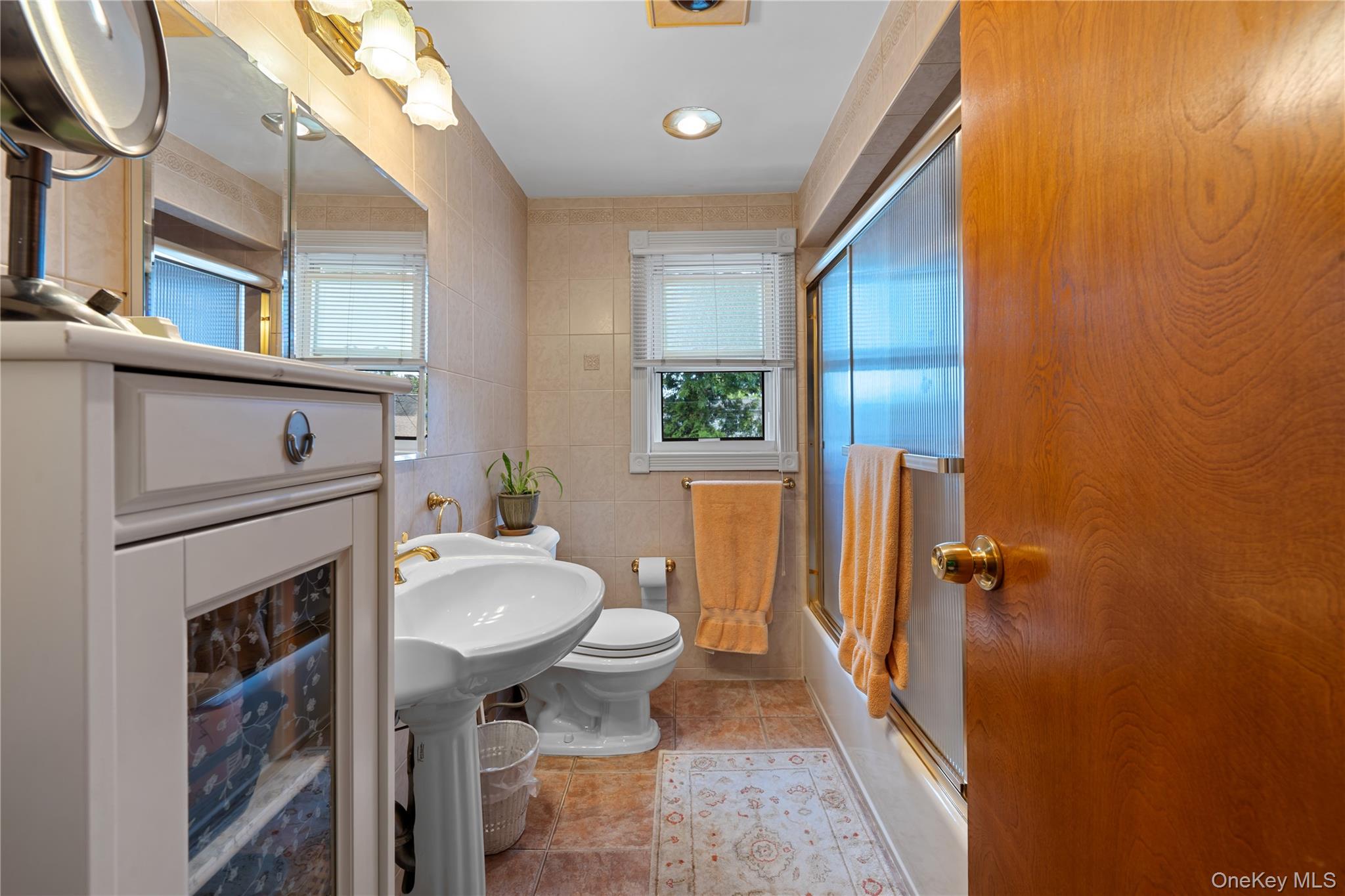 38 Hillvale Road Albertson, NY 11507 - Photo 15 of 30 2nd floor