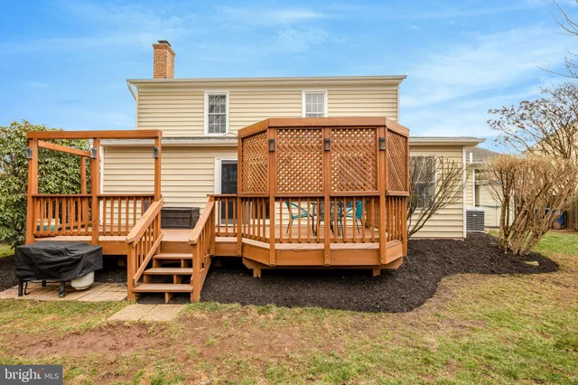 $835,000 | 1606 Blacksmith Lane, Herndon, VA 20170