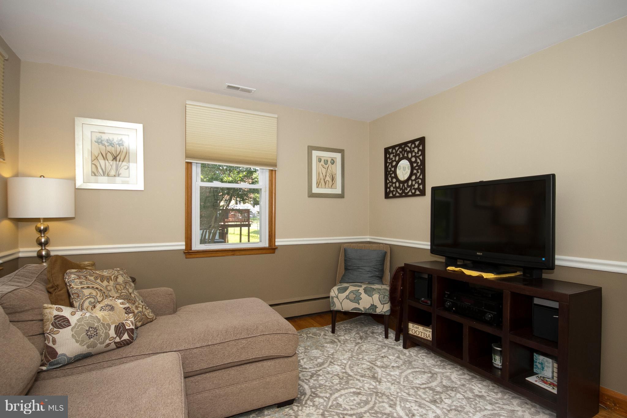 8729 Avondale Road Baltimore, MD 21234 - Photo 3 of 25 Living Room