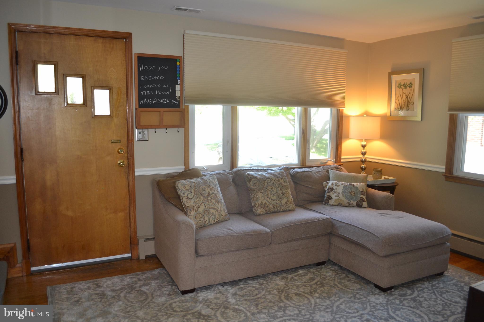 8729 Avondale Road Baltimore, MD 21234 - Photo 5 of 25 Living Room