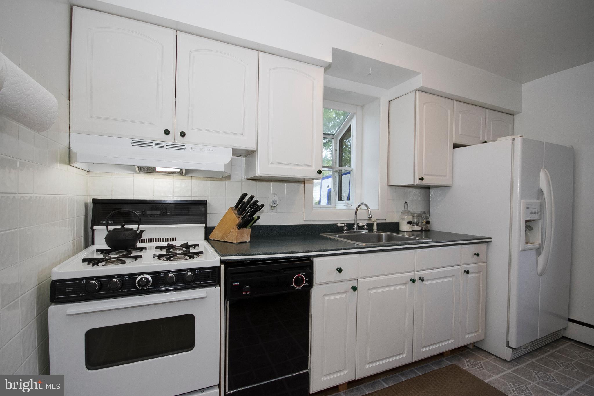 8729 Avondale Road Baltimore, MD 21234 - Photo 9 of 25 Kitchen