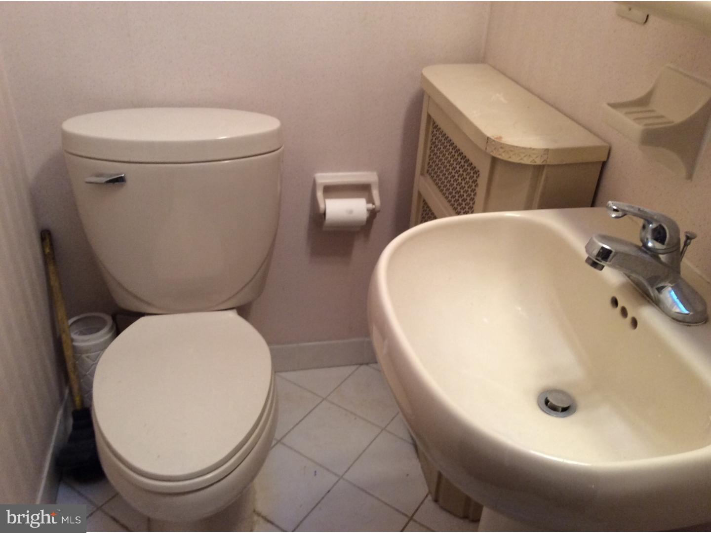 251 Richfield Road Upper Darby, PA 19082 - Photo 12 of 16