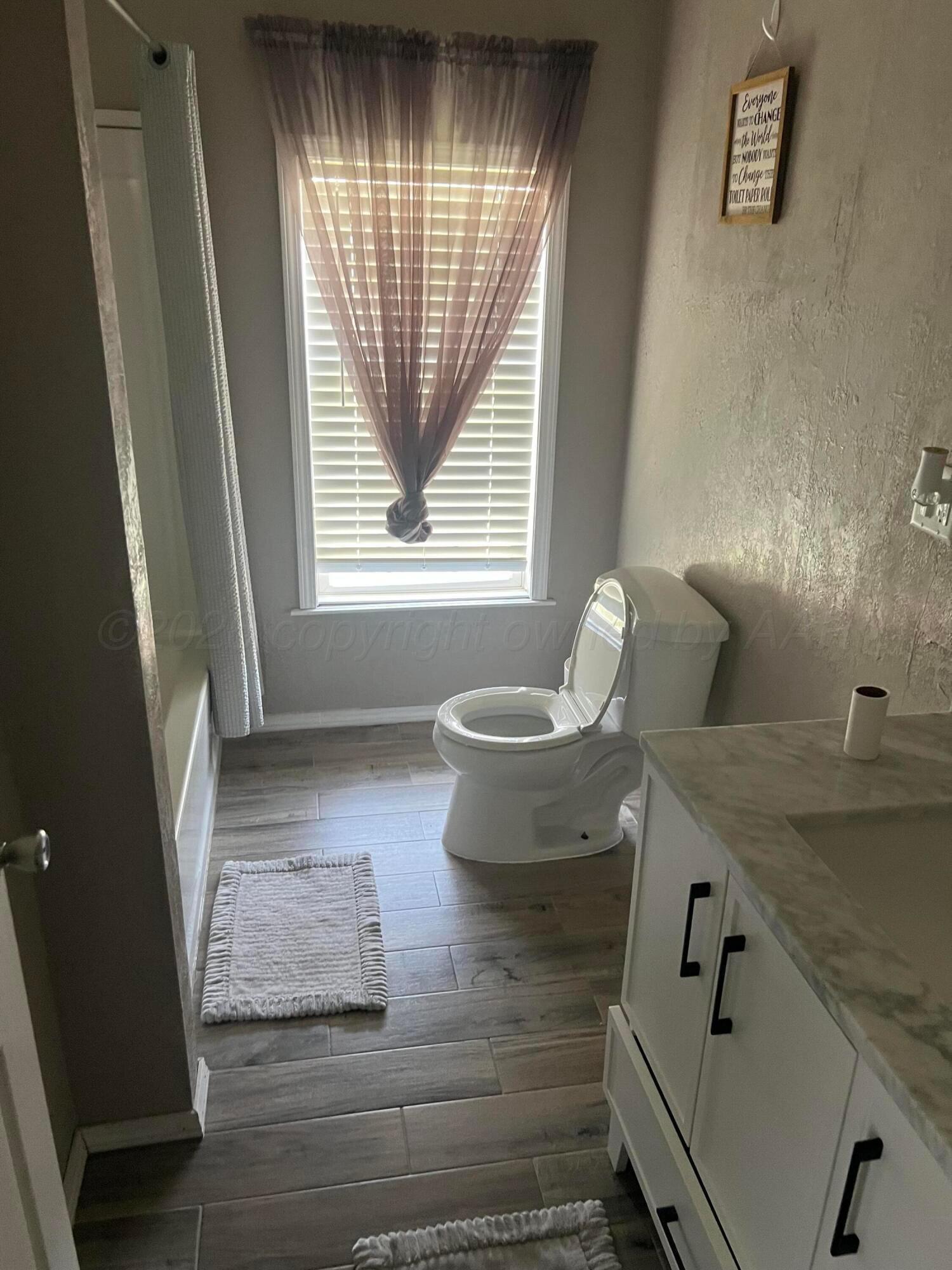 1203 North Main Street Friona, TX 79035 - Photo 14 of 19 Bathroom # 2