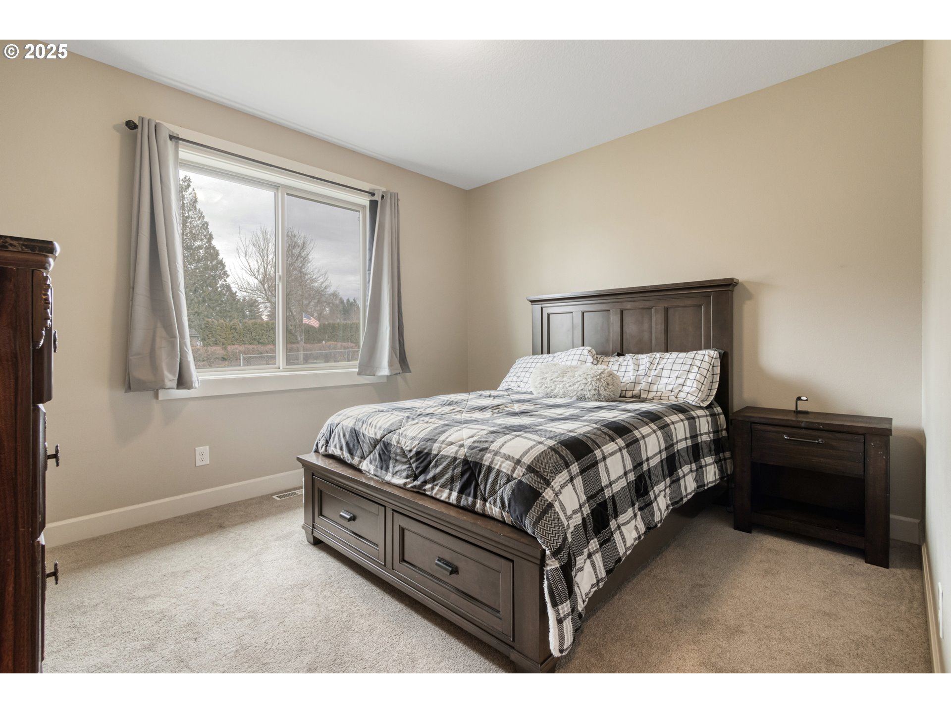 4626 Southeast Chase Road Gresham, OR 97080 - Photo 14 of 25 Owner's Suite Bedroom