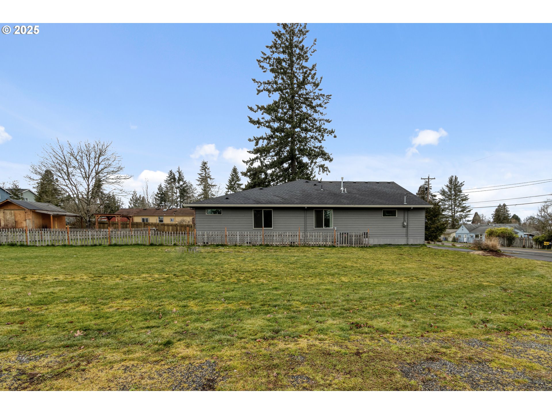 4626 Southeast Chase Road Gresham, OR 97080 - Photo 17 of 25 Owner's Suite Bathroom