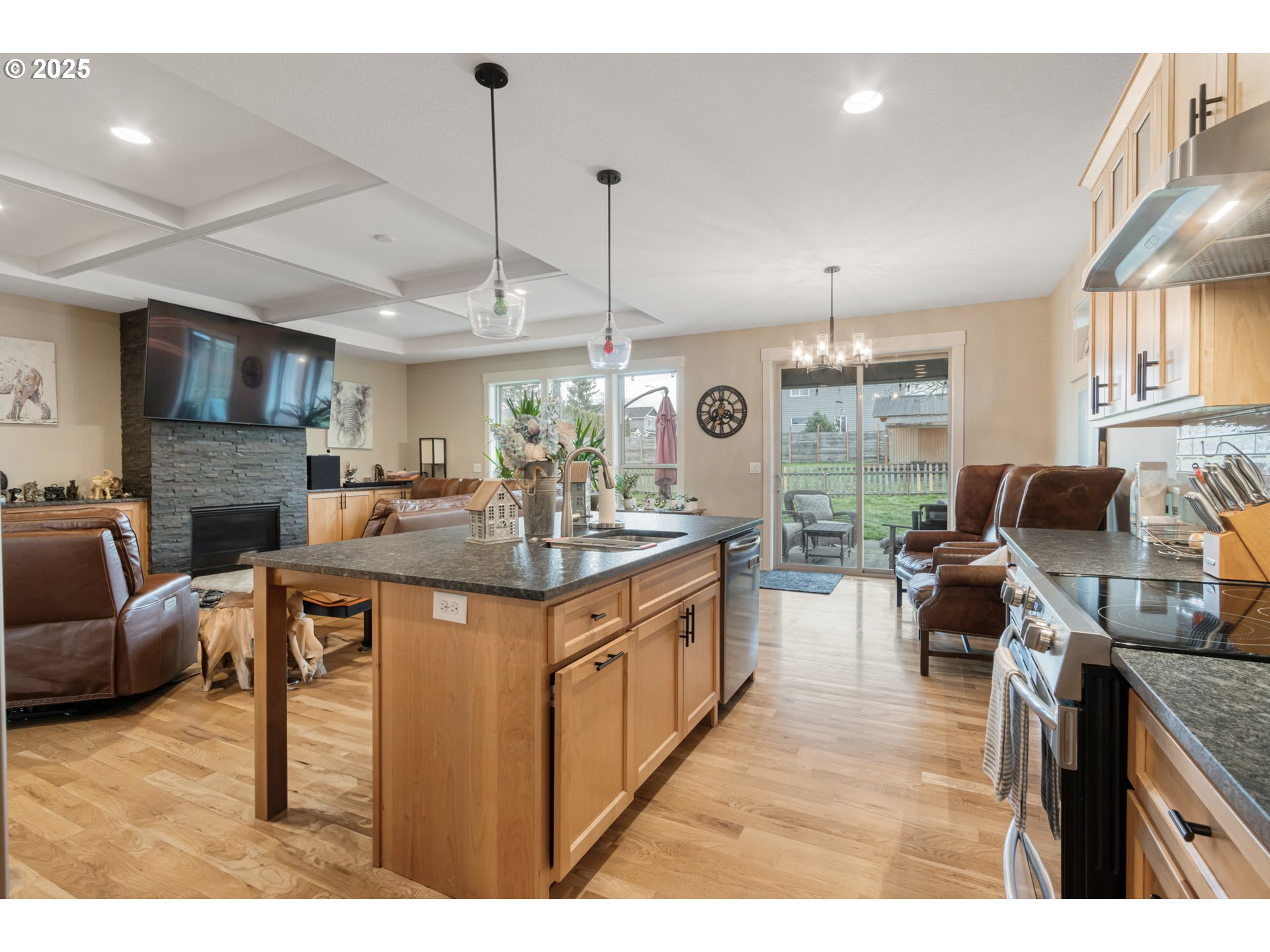 4626 Southeast Chase Road Gresham, OR 97080 - Photo 5 of 25 Butler's Pantry