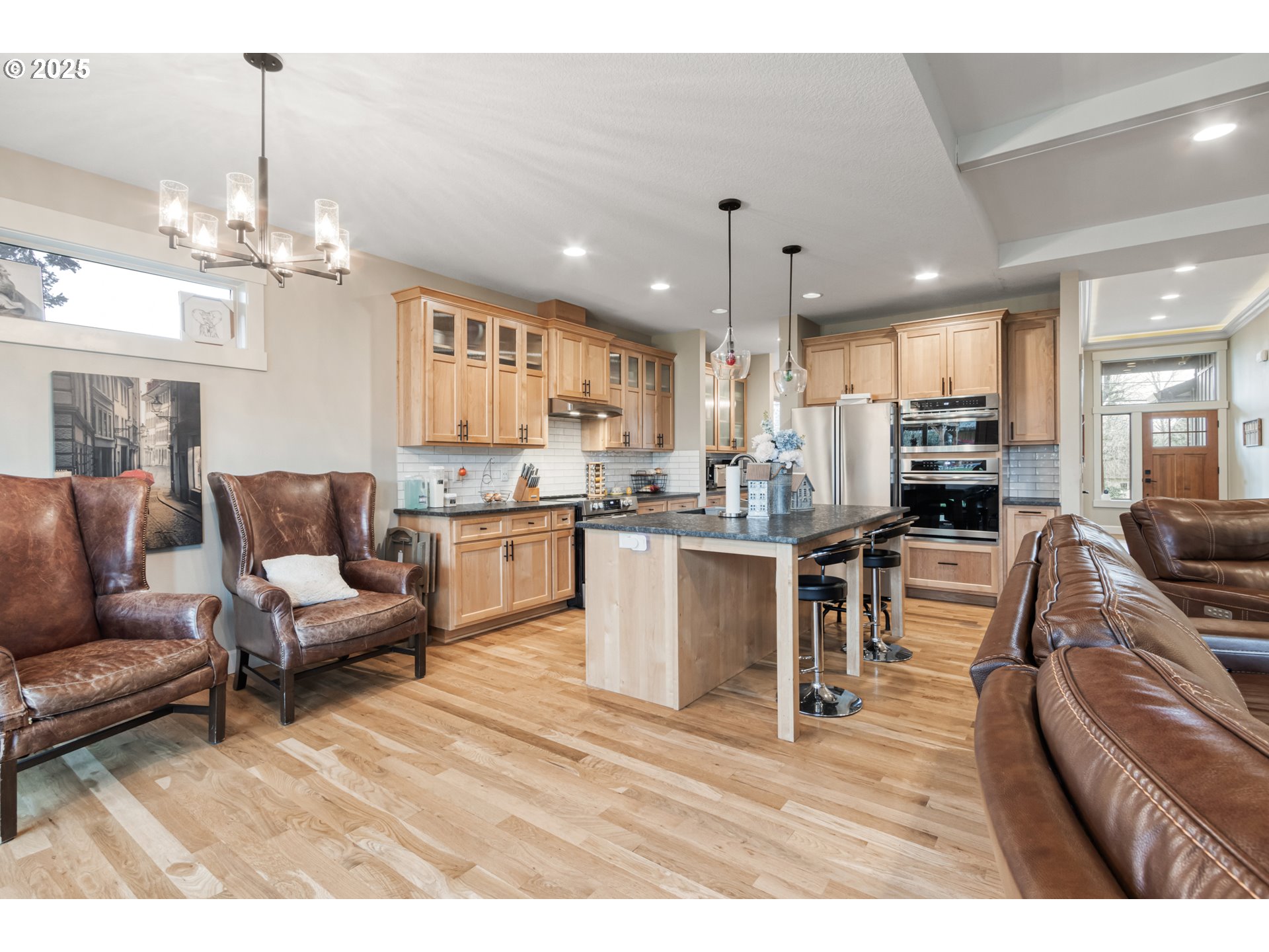 4626 Southeast Chase Road Gresham, OR 97080 - Photo 6 of 25 Kitchen/Family Room