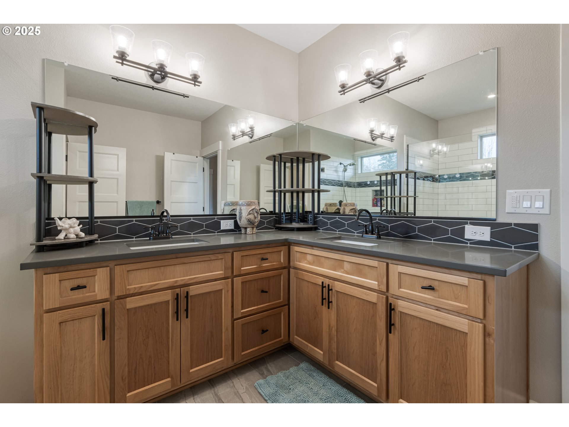 4626 Southeast Chase Road Gresham, OR 97080 - Photo 10 of 25 Family Room