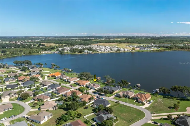 a picture of a lake view