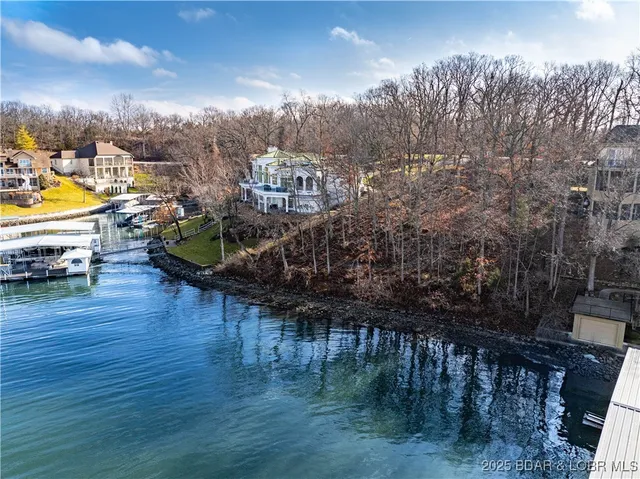 $499,900 | 49 Regency Cove Drive, Four Seasons, MO 65049