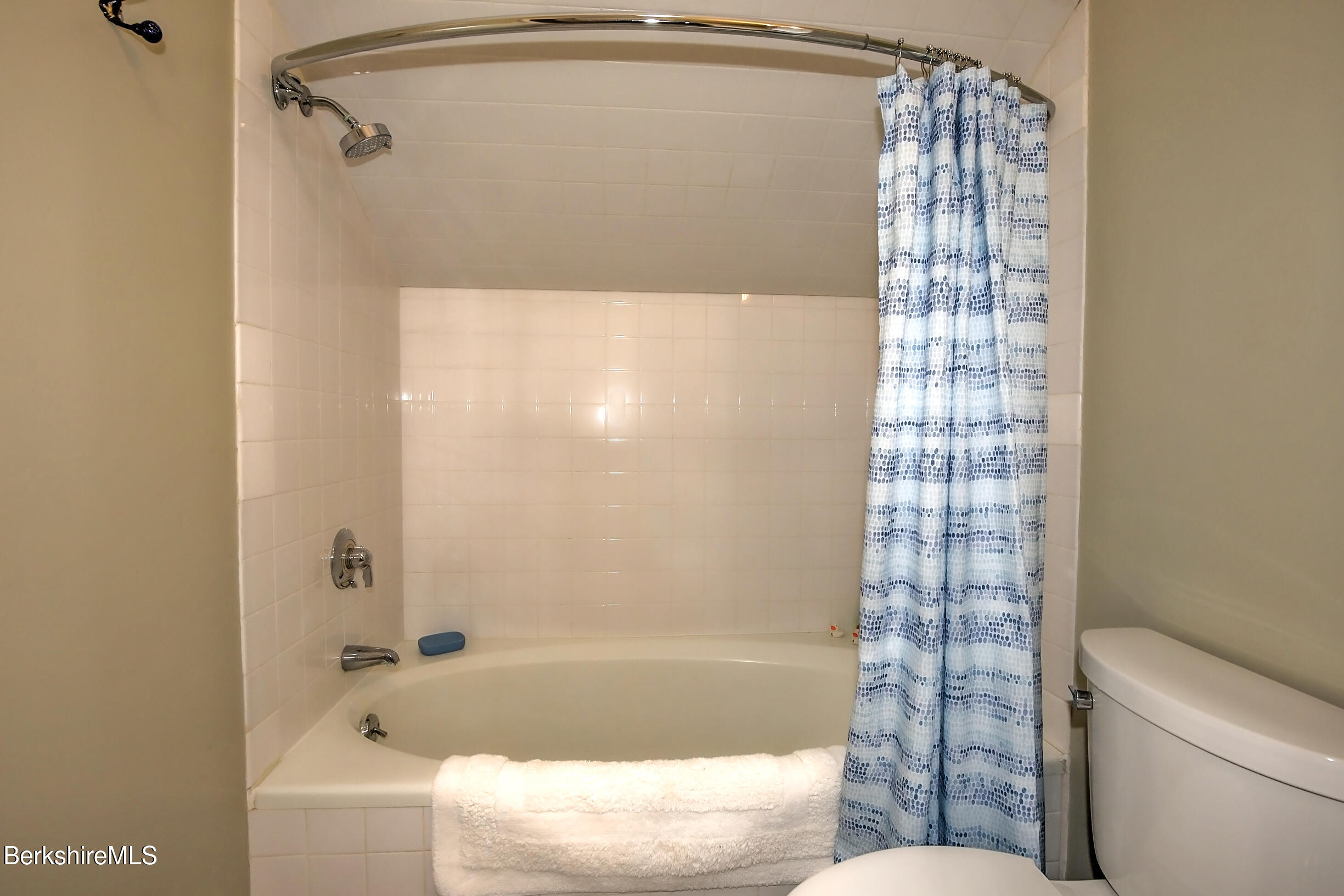 2 Wallace Road, Unit 2E Stockbridge, MA 01262 - Photo 32 of 50 loft bath