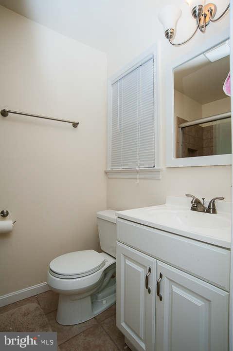 8710 Fox Ridge Road Springfield, VA 22152 - Photo 17 of 30 Bath (Master)