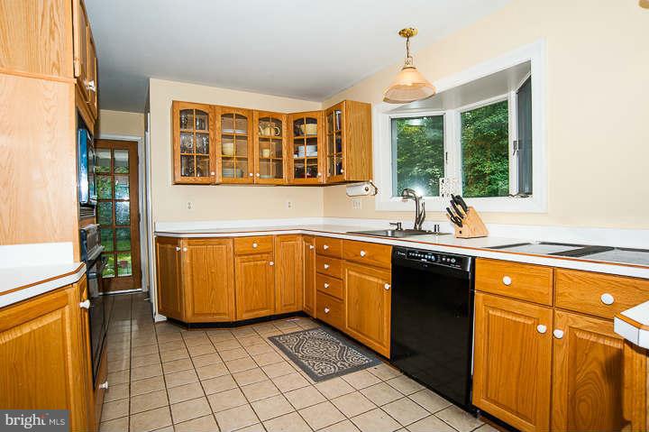 8710 Fox Ridge Road Springfield, VA 22152 - Photo 3 of 30 Kitchen