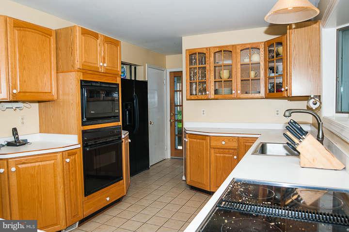 8710 Fox Ridge Road Springfield, VA 22152 - Photo 4 of 30 Kitchen