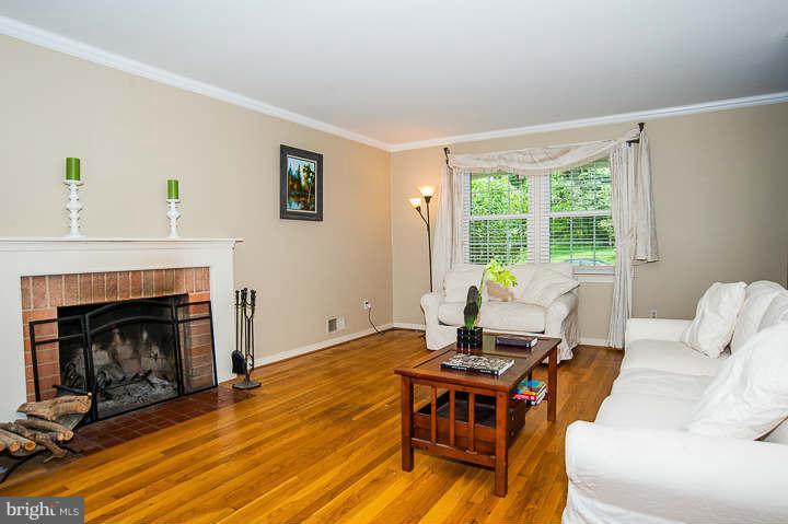 8710 Fox Ridge Road Springfield, VA 22152 - Photo 7 of 30 Living Room