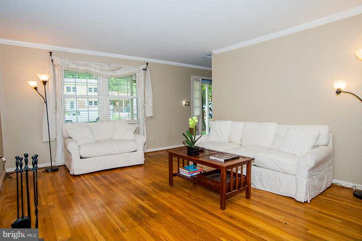 8710 Fox Ridge Road Springfield, VA 22152 - Photo 8 of 30 Living Room