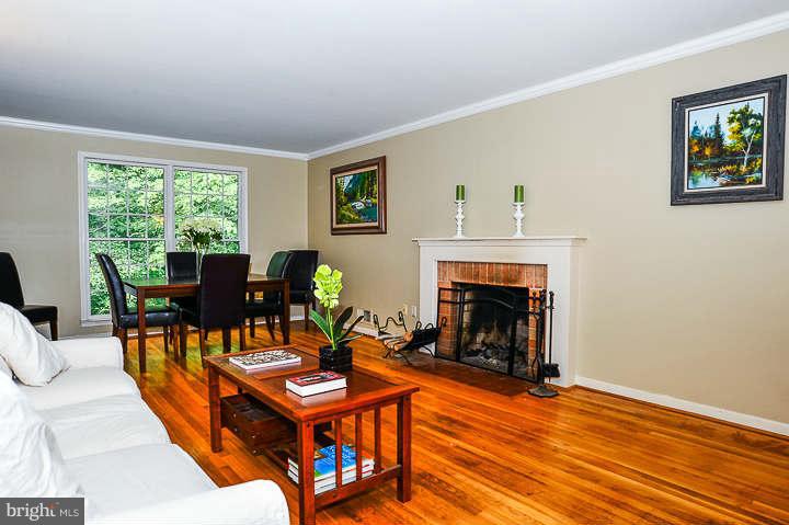 8710 Fox Ridge Road Springfield, VA 22152 - Photo 9 of 30 Living Room