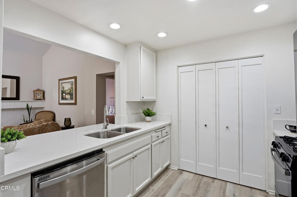 4427 Antigua Way Oxnard, CA 93035 - Photo 12 of 43
