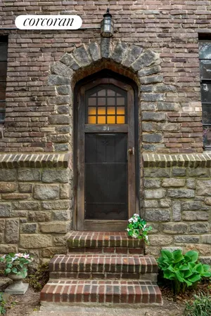 $423,000 | 116 Pinehurst Avenue, Unit D1 | Hudson Heights