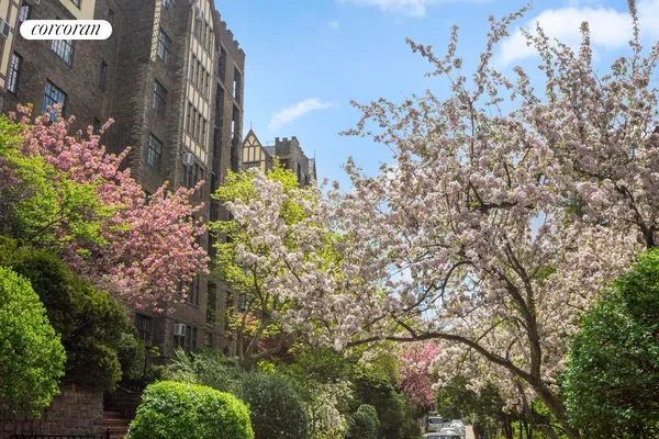 $423,000 | 116 Pinehurst Avenue, Unit D1 | Hudson Heights